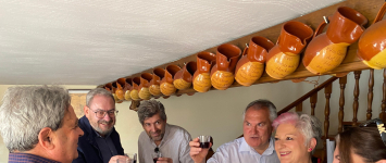 Horche abre sus bodegas a la cata de sus buenos vinos 