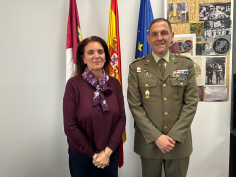 Susana Cabellos recibe al nuevo coronel jefe del PCMMI, Alberto Rodríguez Gómez