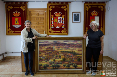 Marta Nieto dona al Ayuntamiento de Tórtola un cuadro inédito de Antonio de Miguel