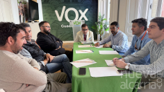 VOX traslada su apoyo al sector primario de Guadalajara tras reunirse con ADECGU