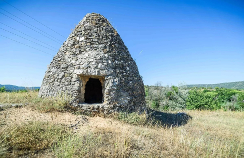 Sacedón custodia los antiguos refrigeradores de piedra que desafían al tiempo
