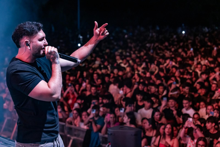 Éxito rotundo de Omar Montes en la Feria Chica