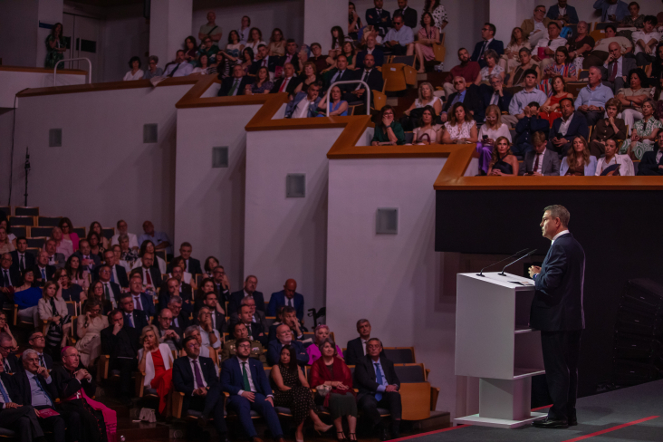 García-Page alerta sobre el alejamiento de España respecto al espíritu de la Transición