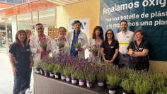 El Hospital de Guadalajara celebra el Día del Medio Ambiente canjeando botellas de plástico por plantas