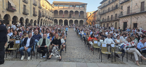 La lírica conquista Sigüenza desde la Plaza Mayor