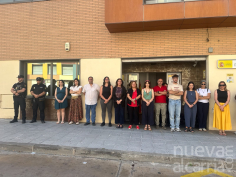 La Subdelegación guarda un minuto de silencio por las dos últimas víctimas de la violencia machista en Alicante y Málaga