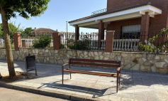 El Ayuntamiento instala 42 nuevos bancos en calles y parques de Cabanillas, además de tres nuevas mesas de ping pong