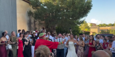 King África sorprende en una boda en Tortuera 