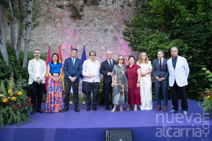 Vega entrega el XIV premio  internacional de periodismo ‘Cátedra Manu Leguineche’ a la Fundación  Gabo