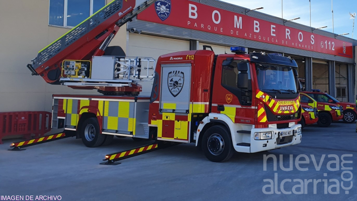 Tres bomberos afectados durante el incendio de una vivienda en Sigüenza