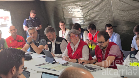 Mercedes Gómez apela al trabajo conjunto para frenar el avance del complejo de incendios Sierra Oeste y Burgohondo