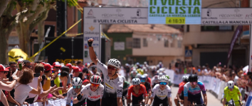 Benareau gana en Quintanar la primera etapa masculina de la Vuelta CLM