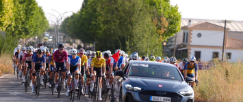 Tarazona de la Mancha y Agramón, protagonistas de la segunda etapa de la Vuelta Ciclista Castilla-La Mancha LEADER con nueva victoria del suizo Víctor Benareau