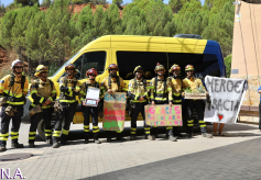 Los bomberos forestales del INFOCAM acercan su trabajo a los niños de Retiendas