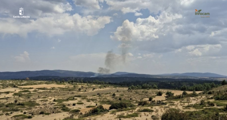 Incendio entre Checa y Orea obliga al corte de la carretera y al desalojo de la Torre de Alcoroches