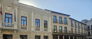 Vecinos de Las Casas del Rey se concentran en Guadalajara contra el proyecto del eje Cardenal González de Mendoza