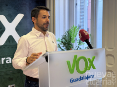VOX denuncia que el SESCAM ha emitido 51.992 tarjetas sanitarias a extranjeros no autorizados ni registrados