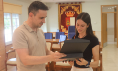 El alcalde recibe a la estudiante cabanillera Lucía Salazar, mejor nota de la PAU de este año en Guadalajara