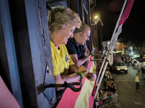 Bellido, en el 50 aniversario del Desfile de Peñas y Carrozas de Alovera
