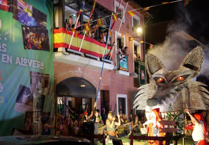 Alovera se viste de fiesta para celebrar medio siglo de carrozas