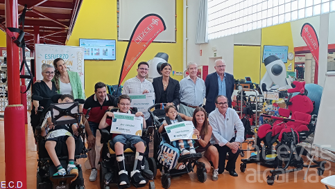 NIPACE y Pequeños Pasos entregan cuatro becas de 2.000 euros para terapias