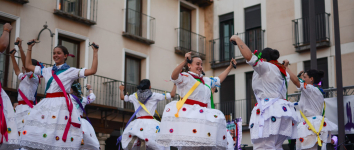 El Festival Nacional de Folclore llena de música y tradición la Plaza Mayor de Guadalajara