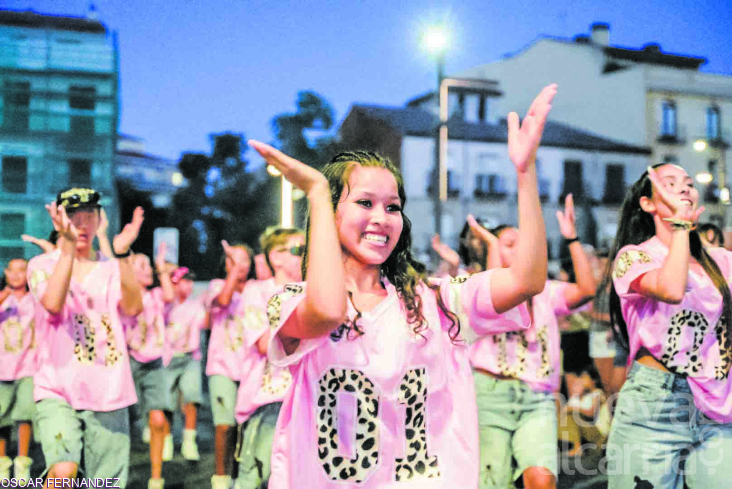 Guadalajara rinde homenaje a las bellas artes en un luminoso desfile de carrozas 