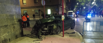 Un herido trasladado en UVI tras un accidente de tráfico junto a la plaza de toros