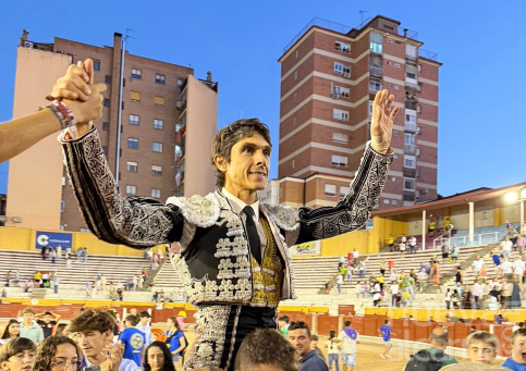Castella cierra la feria de La Antigua con una rotunda puerta grande