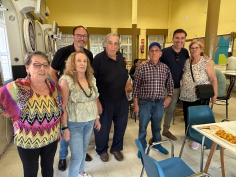 Cerca de 200 vecinos despiden el verano en la tradicional paella de la Asociación de Vecinos y Hogar del Jubilado Castilla