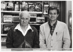 ACEPA rinde un emotivo homenaje al Sr. Pedro, el histórico comerciante de la calle Libertad de Azuqueca de Henares