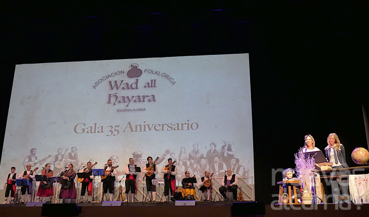 Ochocientas personas abrazan a quienes luchan contra el olvido en la gala del Buero Vallejo