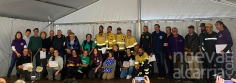 Los serranos rinden homenaje a quienes combatieron el incendio de La Mierla en un Día de la Sierra marcado por la lluvia