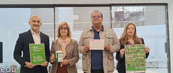 Una ruta solidaria tiñe de rosa los escaparates de Guadalajara